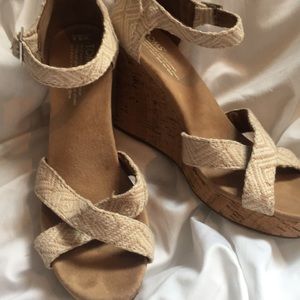 Toms. 8.5 wedge cork heel. Beige cross strap
